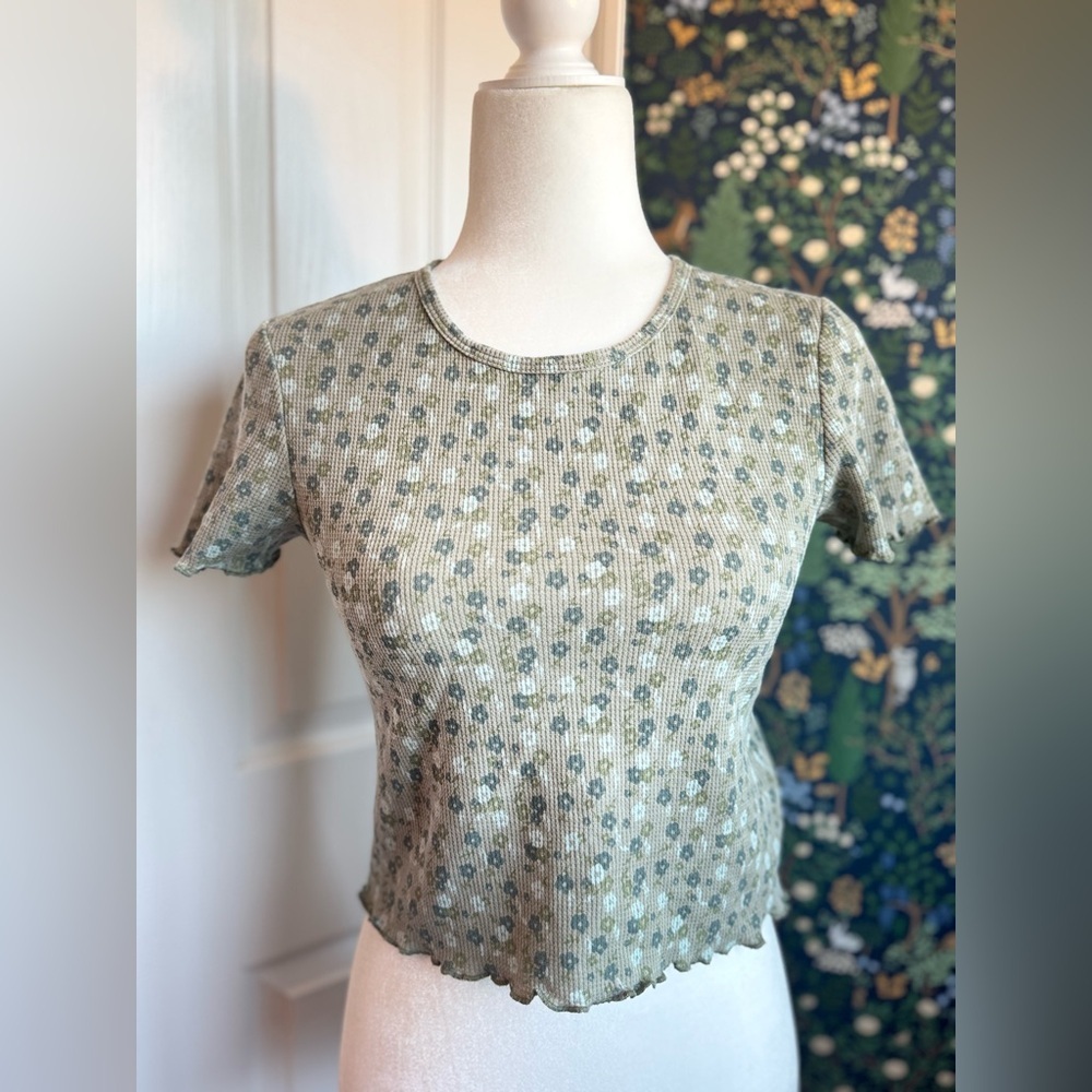 American Eagle Outfitters Green Floral Short Sleeve Tee​
